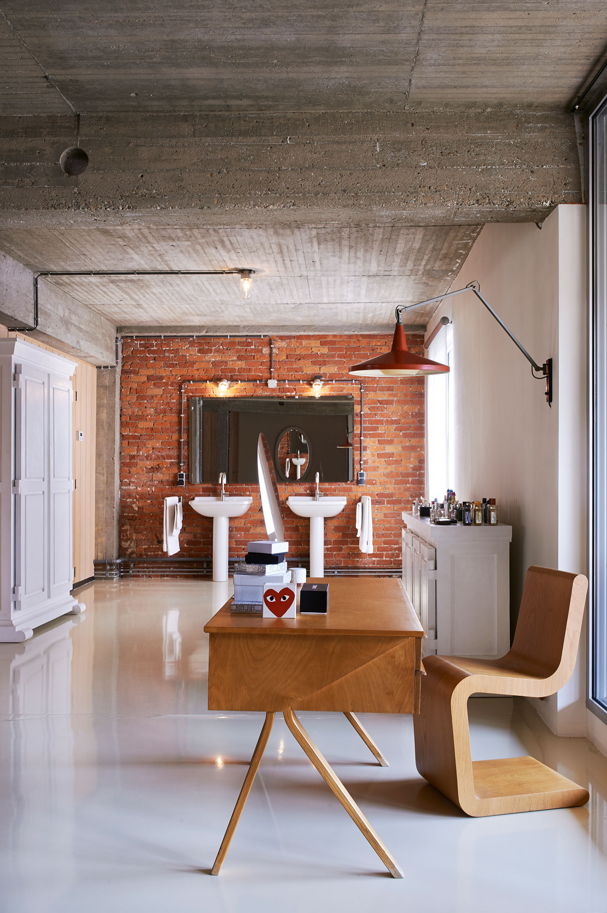 An Eclectic and Lively Contemporary Home in Antwerp, Belgium by Studio Job (15)