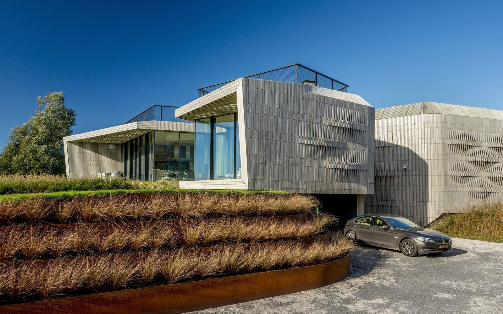 An Eco-Friendly and Digitally Controlled Home with Stunning Views in North Holland by UN Studio (1)