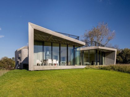 An Eco-Friendly and Digitally Controlled Home with Stunning Views in North Holland by UN Studio (4)