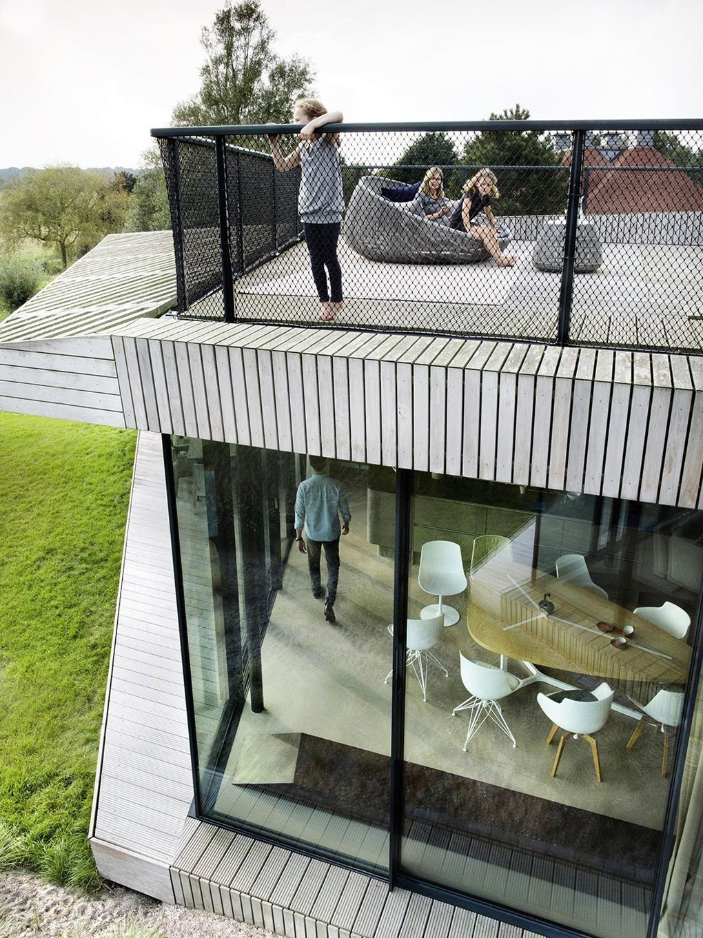 An Eco-Friendly and Digitally Controlled Home with Stunning Views in North Holland by UN Studio (6)