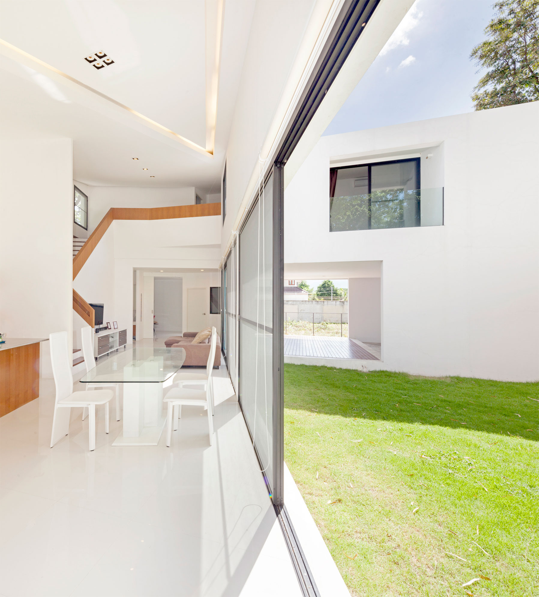 An Elegant Contemporary Home with Beautiful Cafe and Music Room in Chiang Mai, Thailand by EKAR & Full Scale Studio (15)