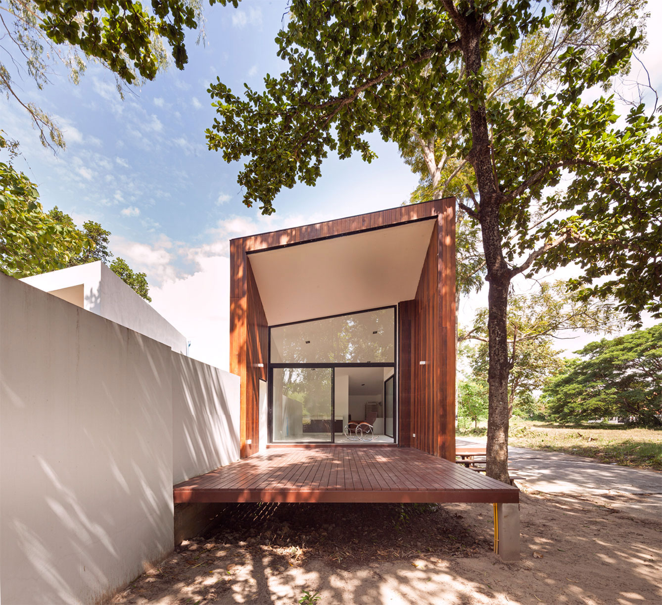 An Elegant Contemporary Home with Beautiful Cafe and Music Room in Chiang Mai, Thailand by EKAR & Full Scale Studio (7)