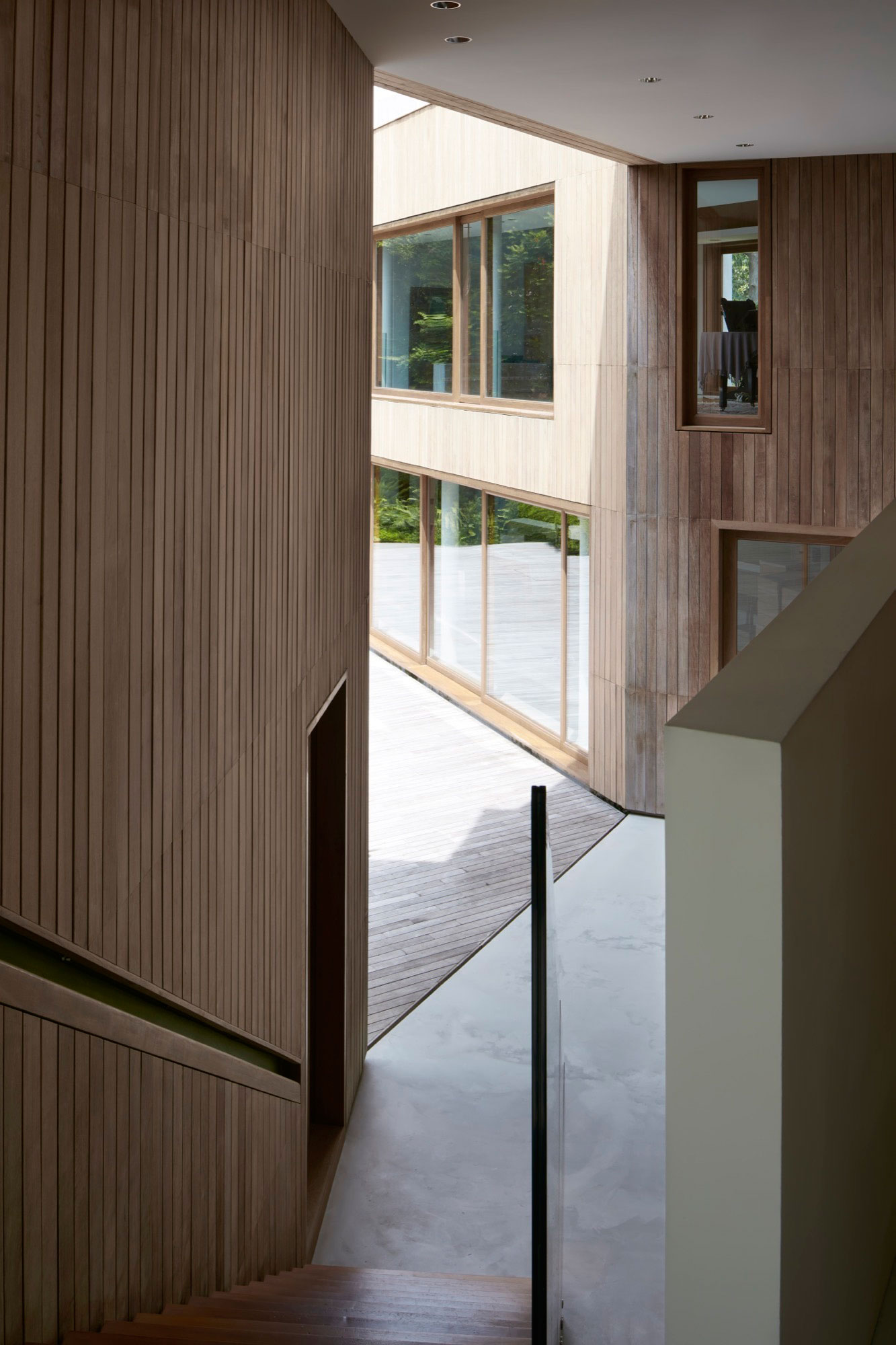An Elegant Green Home Surrounded by Lush Tropical Landscaping in Singapore by Tsao & McKown Architects (11)