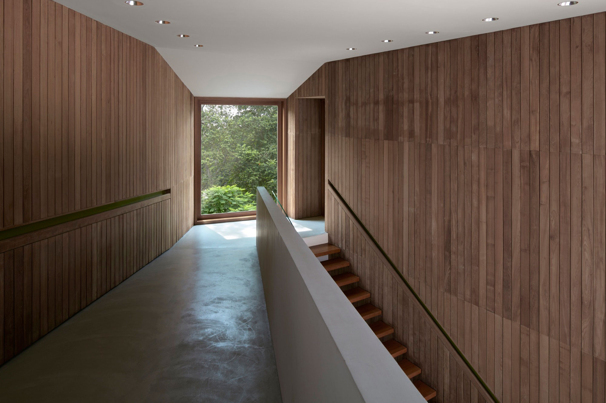 An Elegant Green Home Surrounded by Lush Tropical Landscaping in Singapore by Tsao & McKown Architects (13)