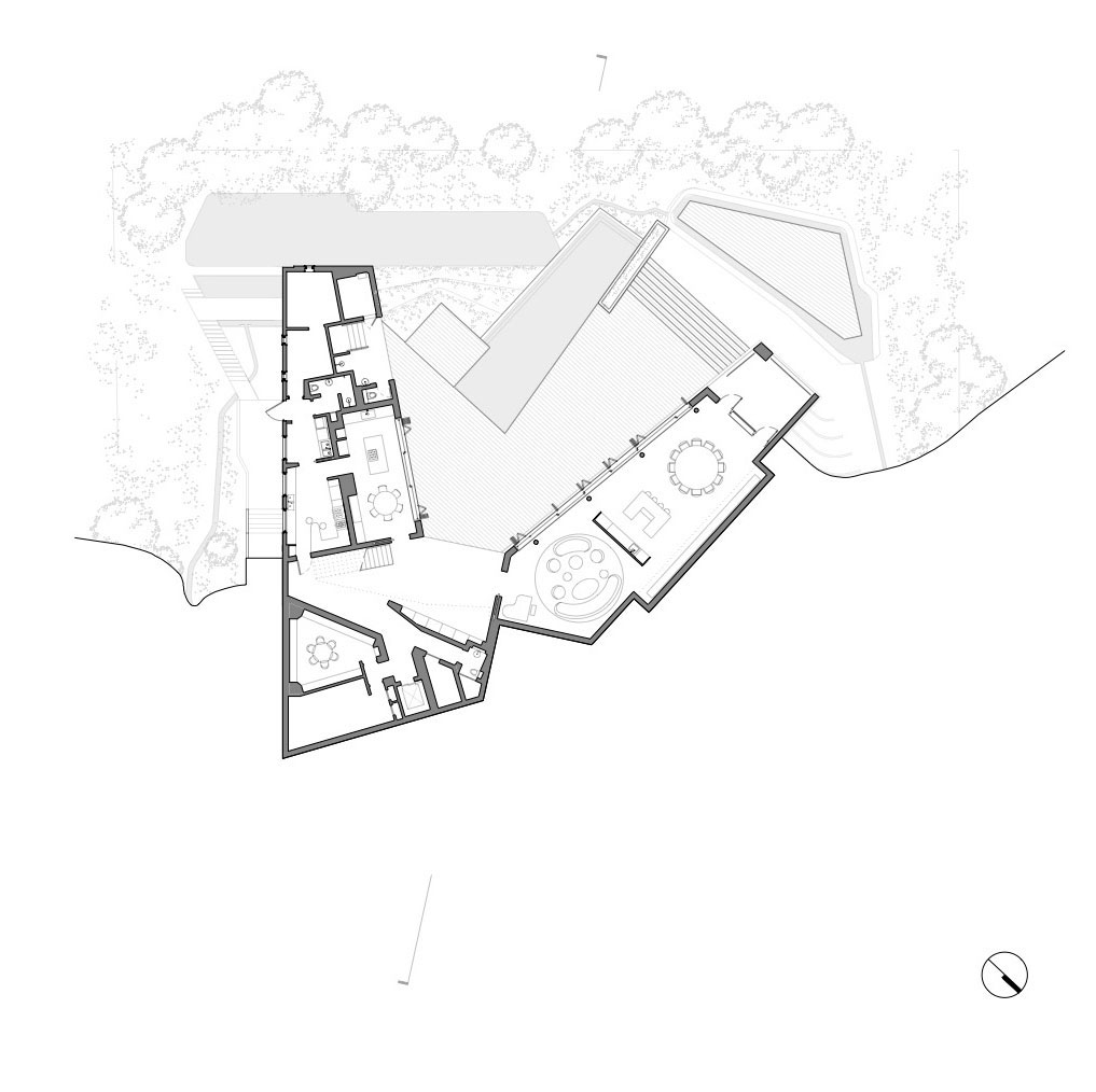 An Elegant Green Home Surrounded by Lush Tropical Landscaping in Singapore by Tsao & McKown Architects (14)