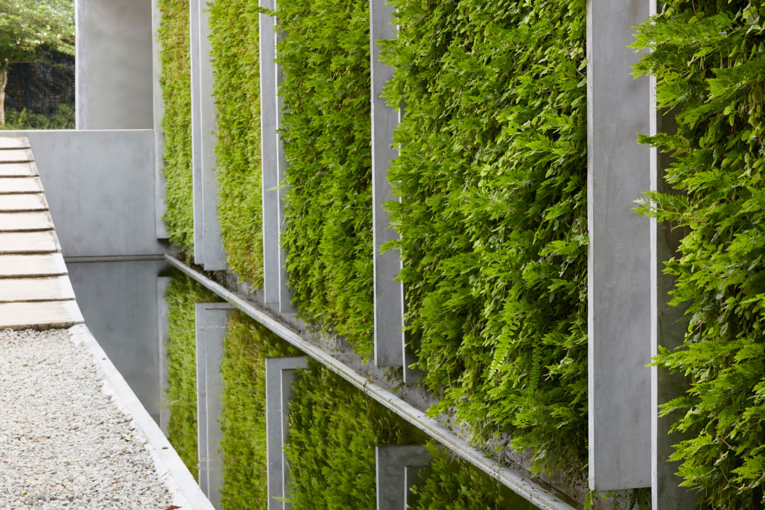 An Elegant Green Home Surrounded by Lush Tropical Landscaping in Singapore by Tsao & McKown Architects (5)