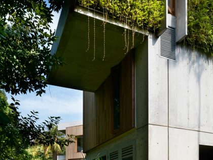 An Elegant Green Home Surrounded by Lush Tropical Landscaping in Singapore by Tsao & McKown Architects (7)