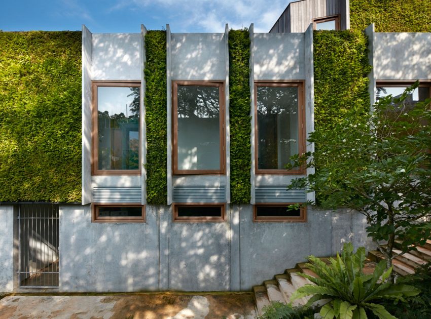 An Elegant Green Home Surrounded by Lush Tropical Landscaping in Singapore by Tsao & McKown Architects (8)