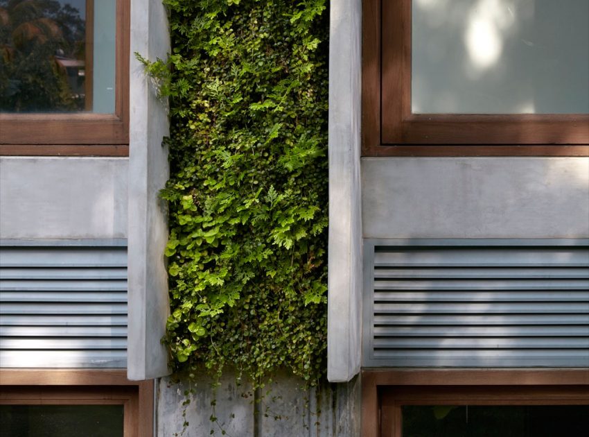 An Elegant Green Home Surrounded by Lush Tropical Landscaping in Singapore by Tsao & McKown Architects (9)