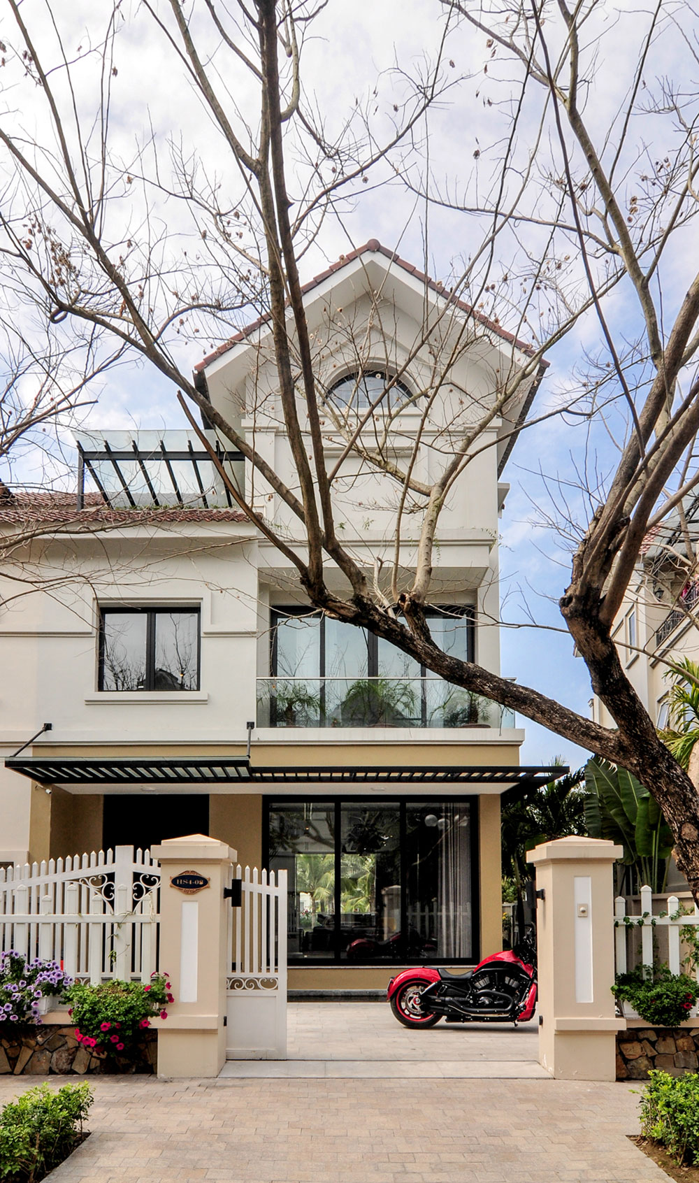 An Elegant Home Combines Classic Exterior and Contemporary Interior in Ha Noi, Vietnam by ABS Corporation (1)