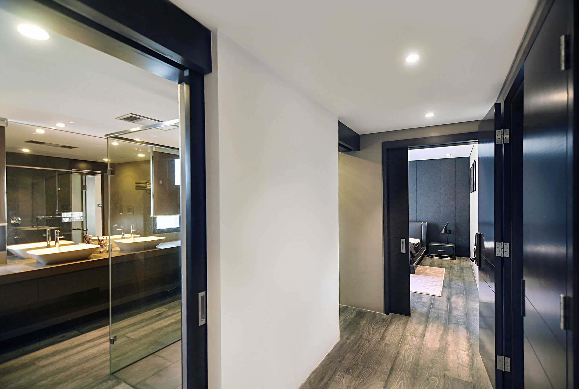 An Elegant Home Combines Classic Exterior and Contemporary Interior in Ha Noi, Vietnam by ABS Corporation (13)