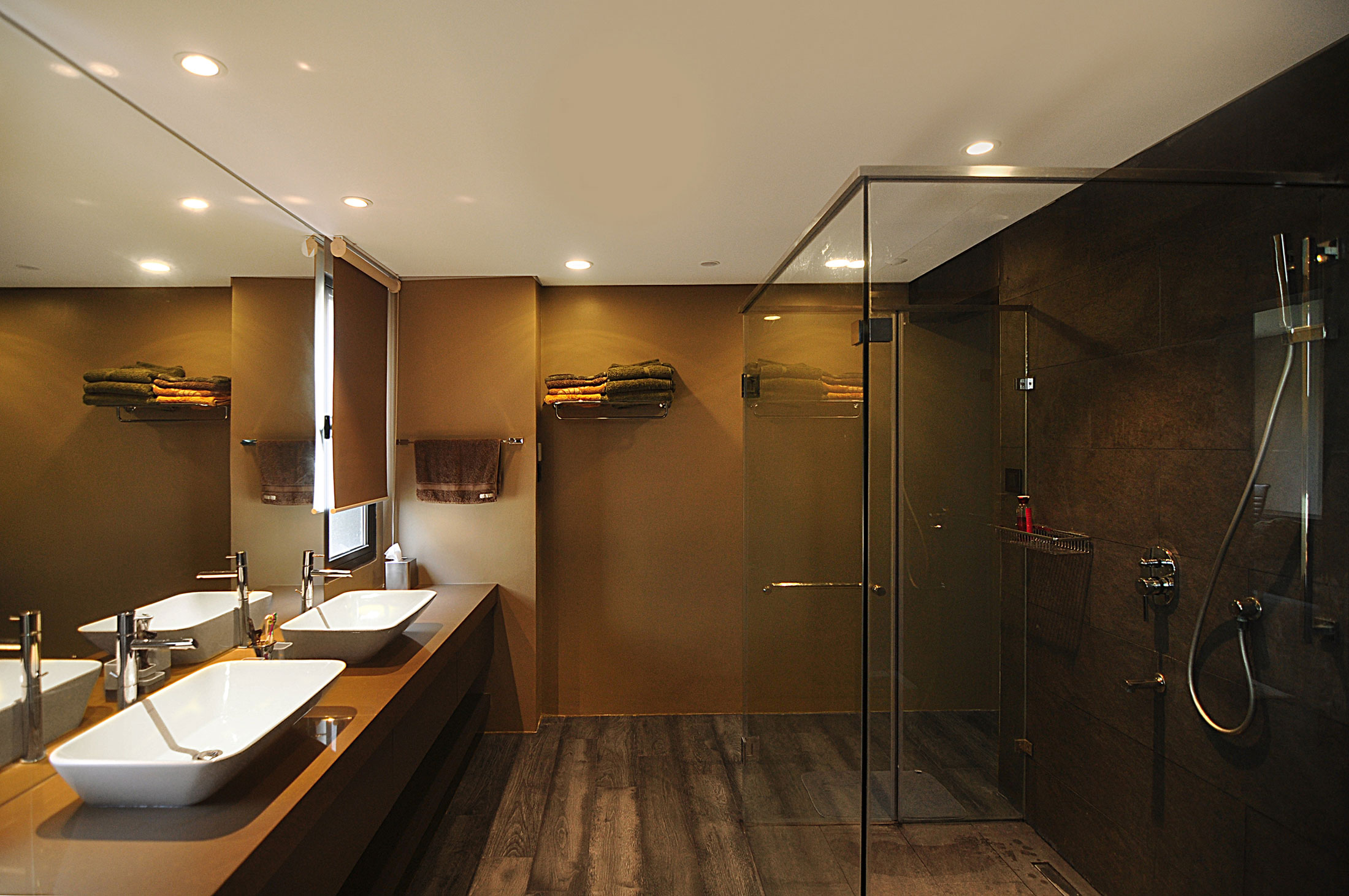 An Elegant Home Combines Classic Exterior and Contemporary Interior in Ha Noi, Vietnam by ABS Corporation (14)