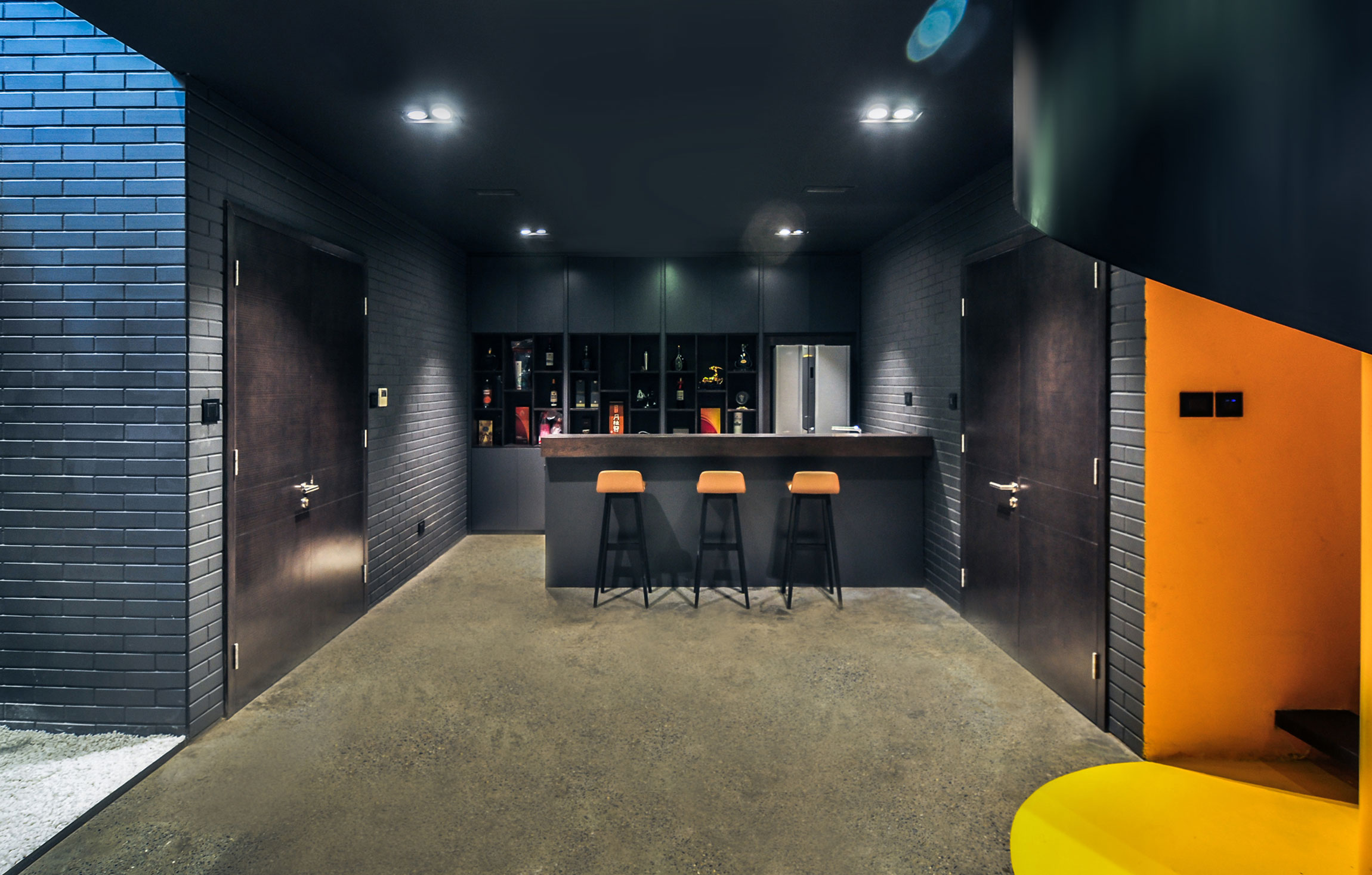 An Elegant Home Combines Classic Exterior and Contemporary Interior in Ha Noi, Vietnam by ABS Corporation (18)