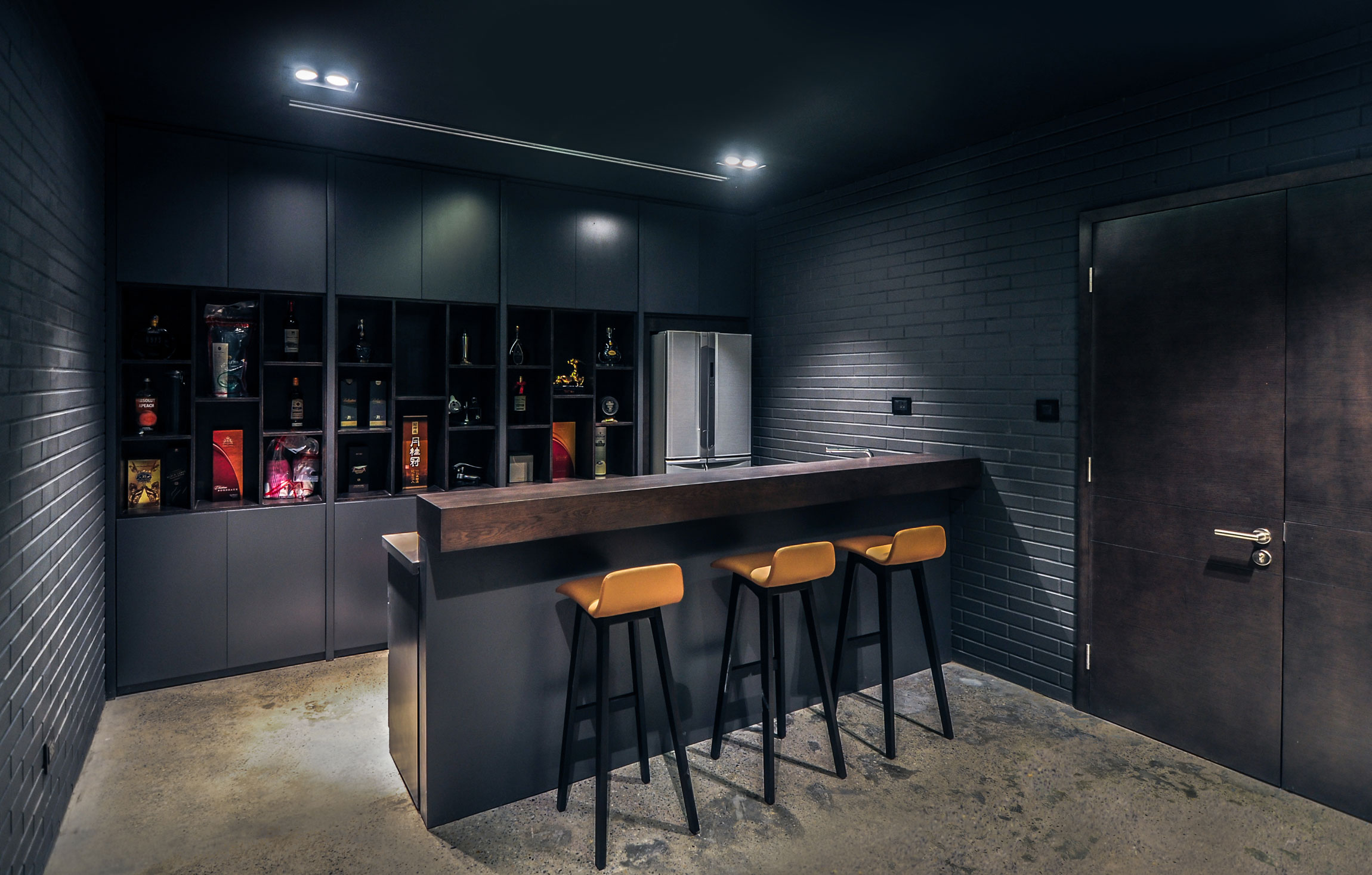 An Elegant Home Combines Classic Exterior and Contemporary Interior in Ha Noi, Vietnam by ABS Corporation (19)