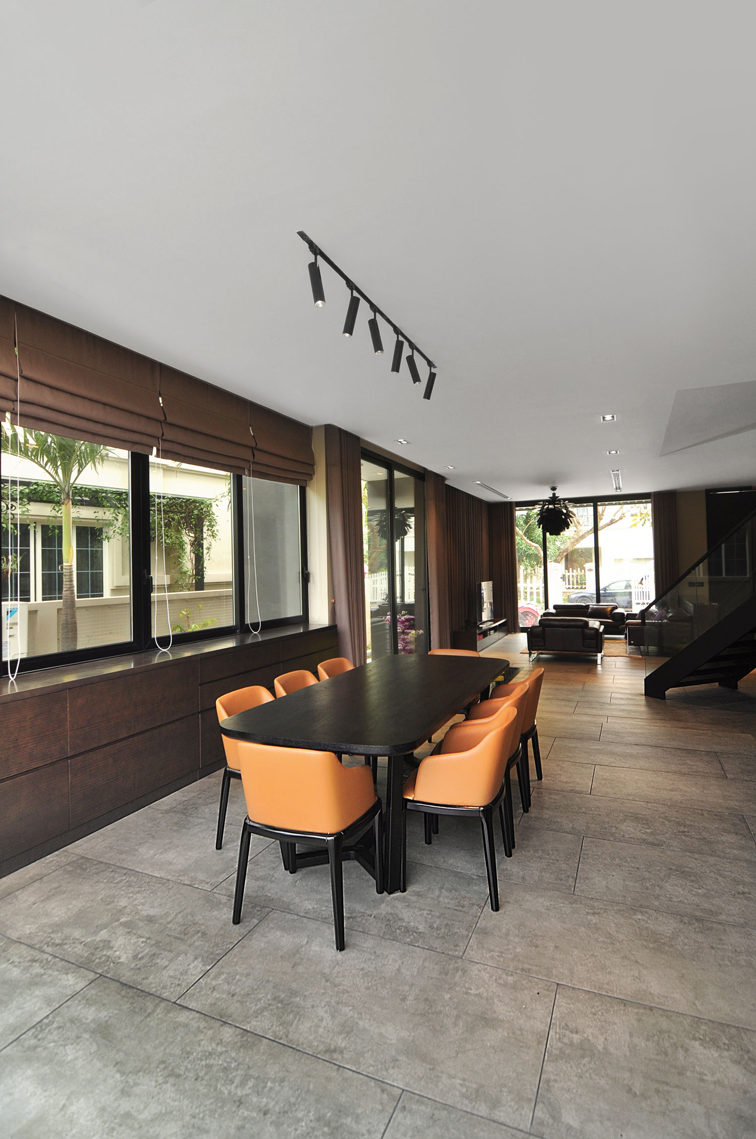 An Elegant Home Combines Classic Exterior and Contemporary Interior in Ha Noi, Vietnam by ABS Corporation (6)