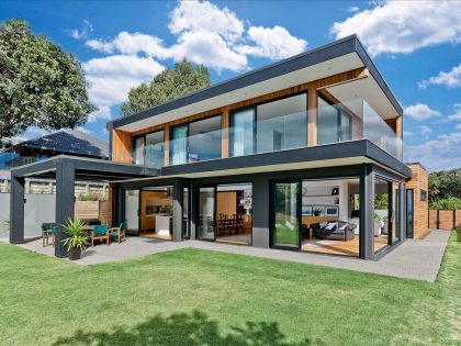 A Stunning and Elegant Modern Home with Views Over the Bay in Auckland