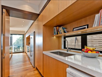 A Stunning and Elegant Modern Home with Views Over the Bay in Auckland by Creative Arch (11)