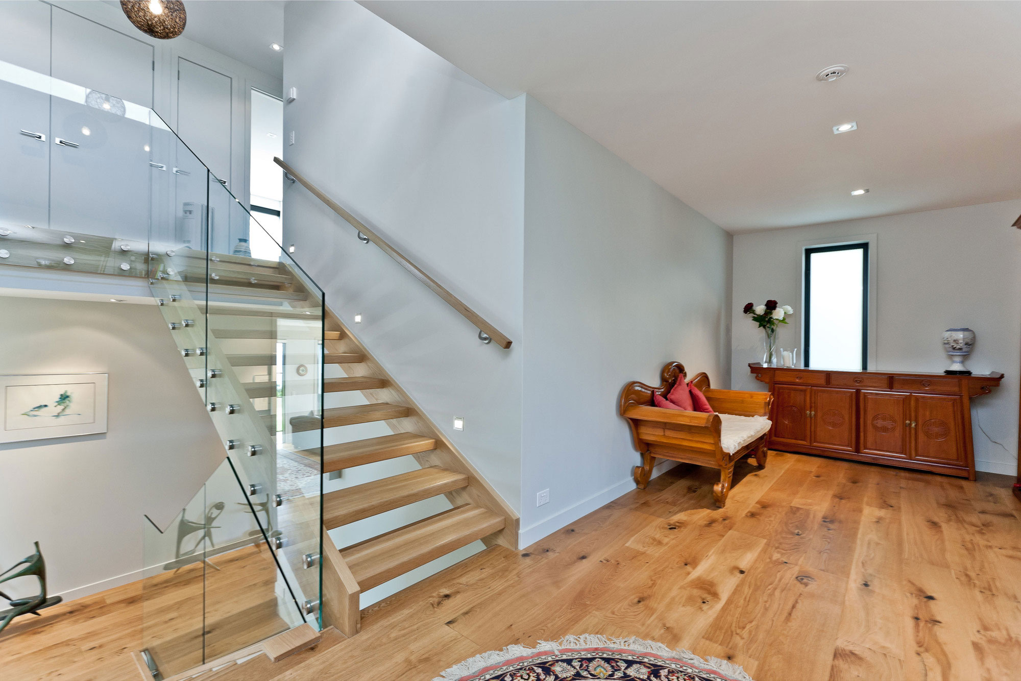 A Stunning and Elegant Modern Home with Views Over the Bay in Auckland by Creative Arch (13)