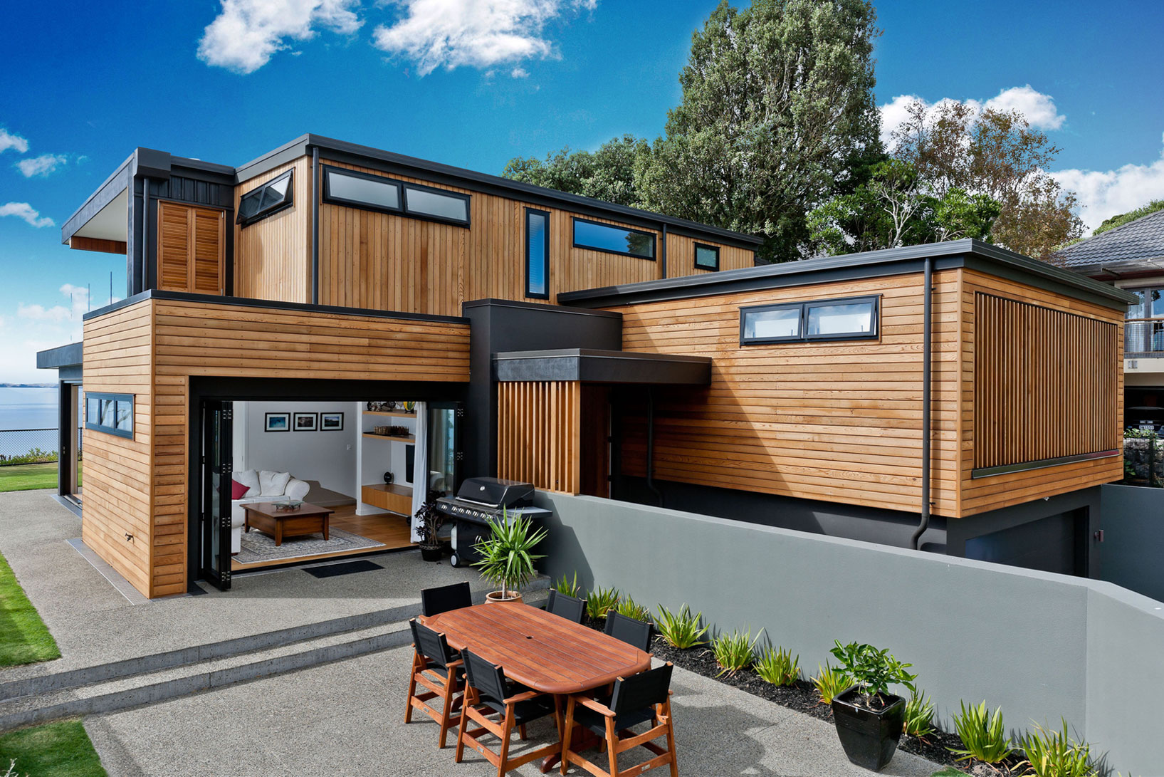 A Stunning and Elegant Modern Home with Views Over the Bay in Auckland by Creative Arch (3)