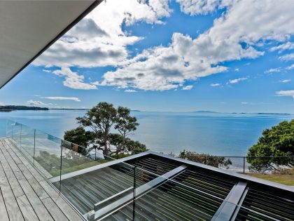A Stunning and Elegant Modern Home with Views Over the Bay in Auckland by Creative Arch (4)