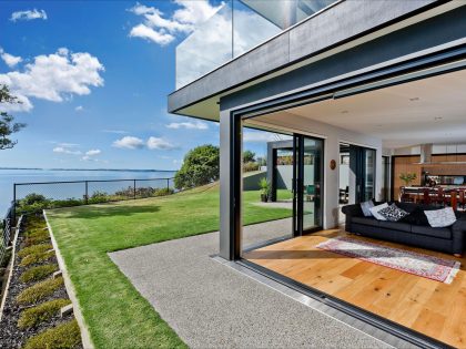 A Stunning and Elegant Modern Home with Views Over the Bay in Auckland by Creative Arch (5)