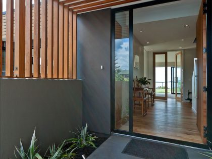 A Stunning and Elegant Modern Home with Views Over the Bay in Auckland by Creative Arch (7)