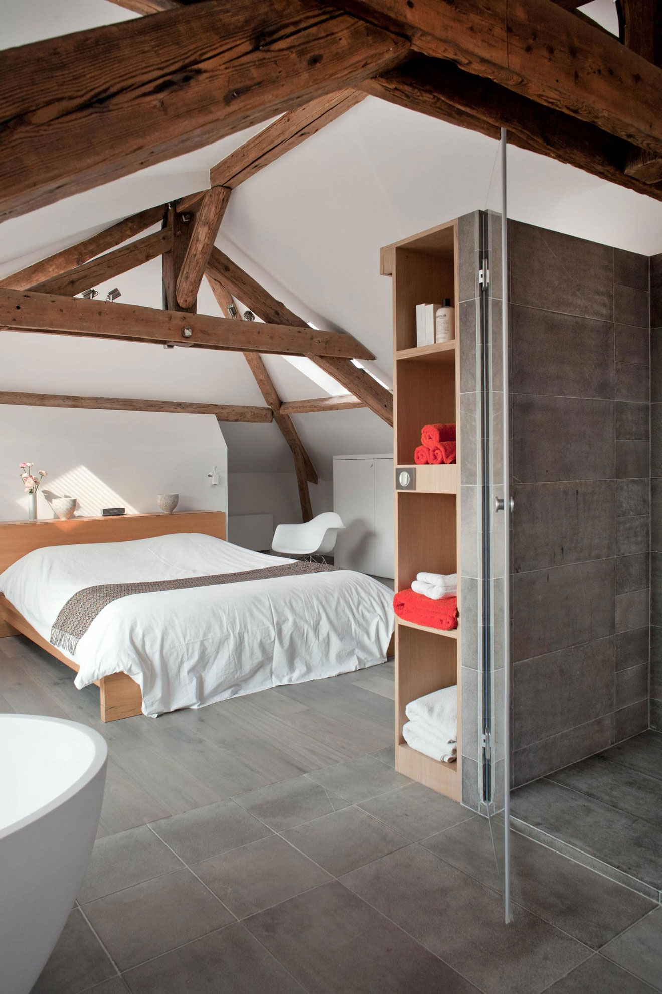 An Elegant House with a Picturesque Decor Done in White and Blue on Bois Colombes by Olivier Chabaud Architecte (13)