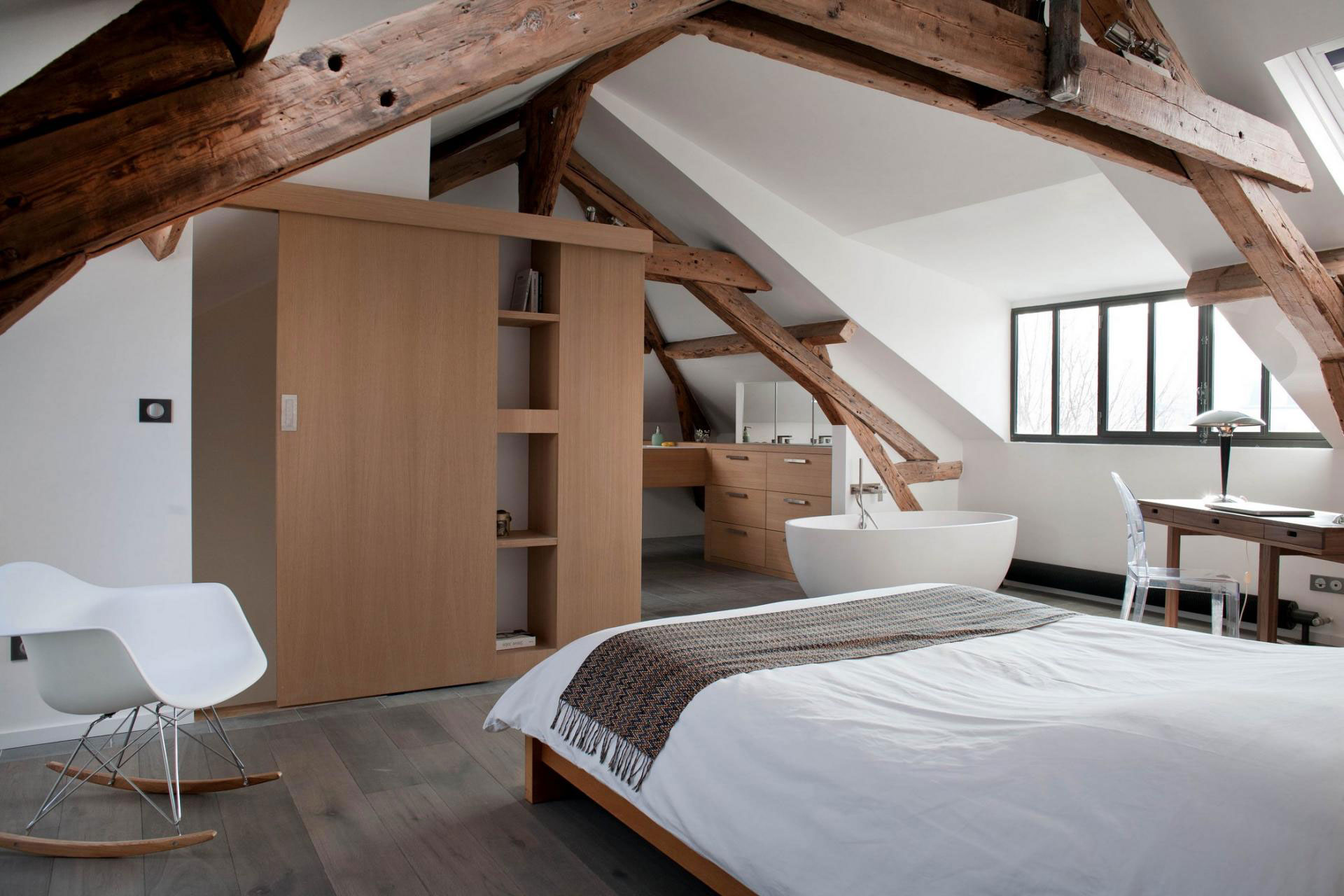 An Elegant House with a Picturesque Decor Done in White and Blue on Bois Colombes by Olivier Chabaud Architecte (14)