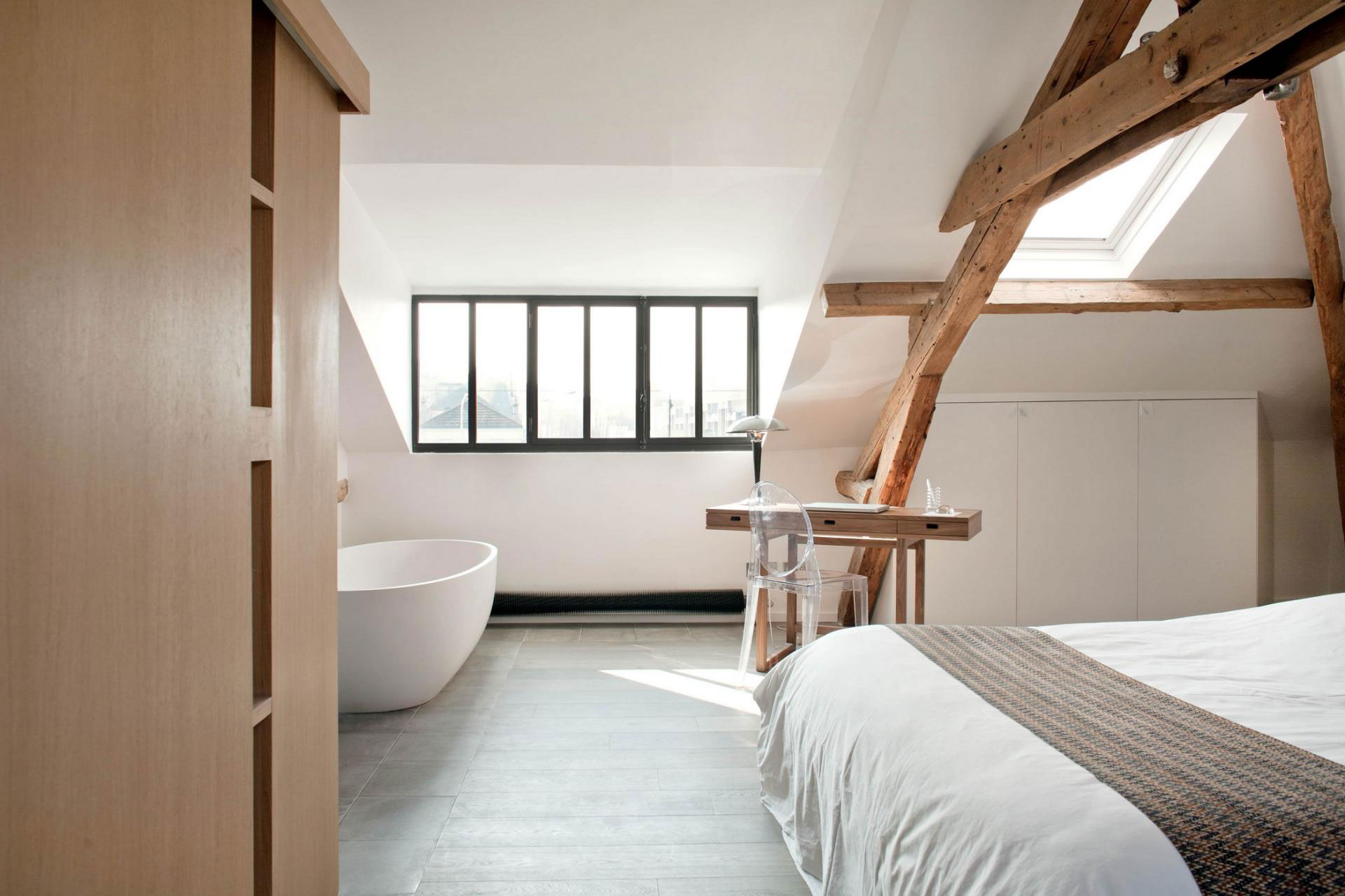 An Elegant House with a Picturesque Decor Done in White and Blue on Bois Colombes by Olivier Chabaud Architecte (15)