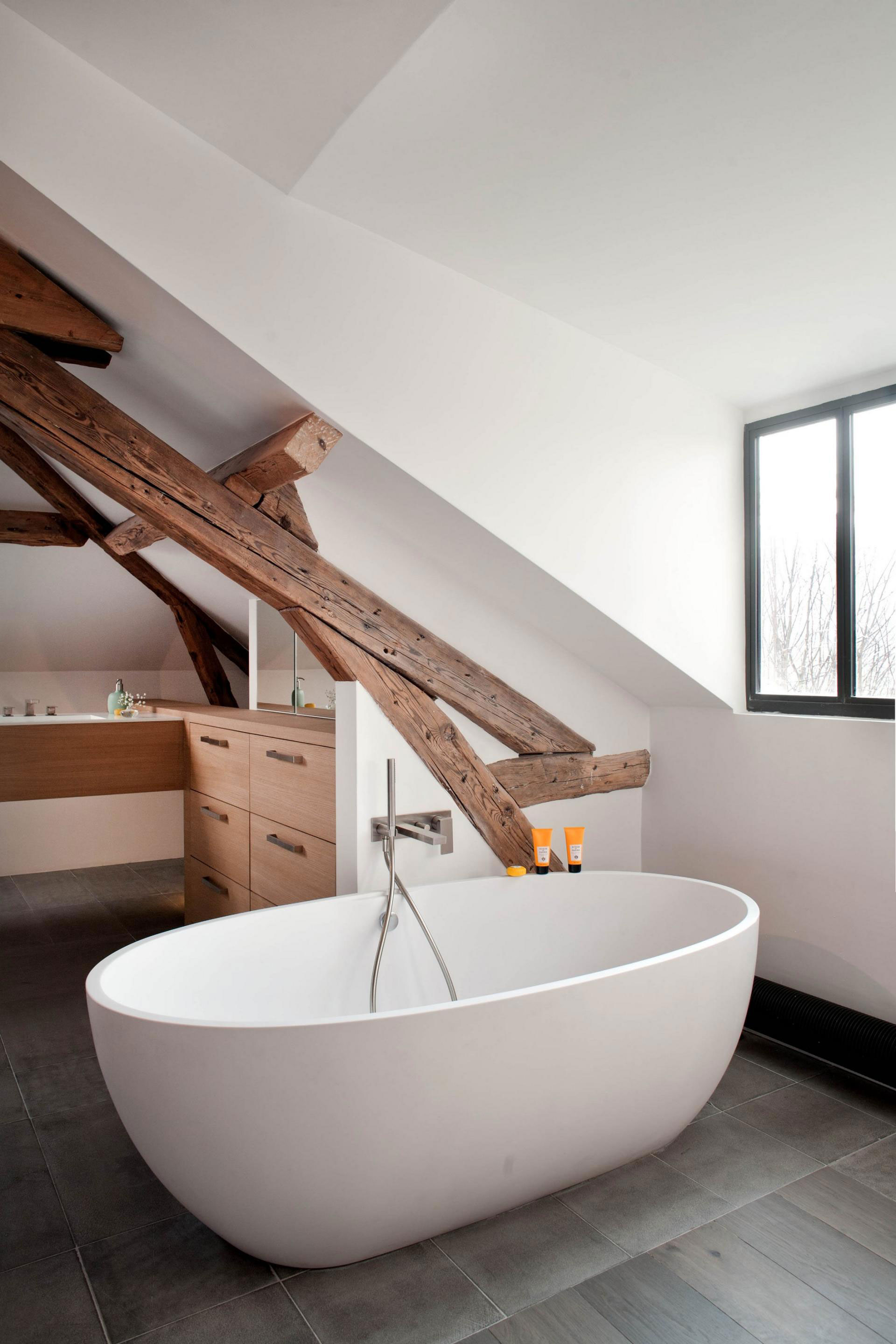 An Elegant House with a Picturesque Decor Done in White and Blue on Bois Colombes by Olivier Chabaud Architecte (17)