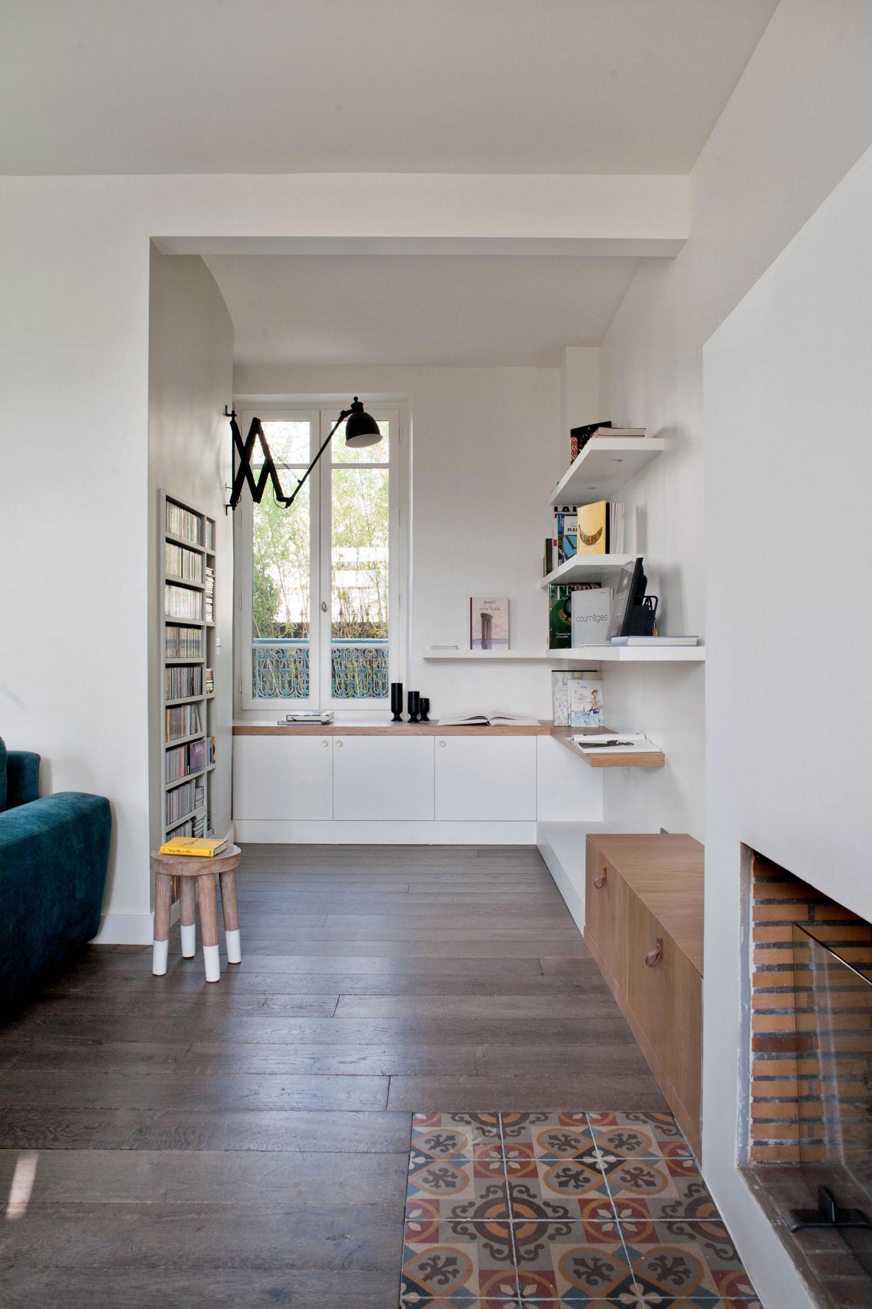 An Elegant House with a Picturesque Decor Done in White and Blue on Bois Colombes by Olivier Chabaud Architecte (2)