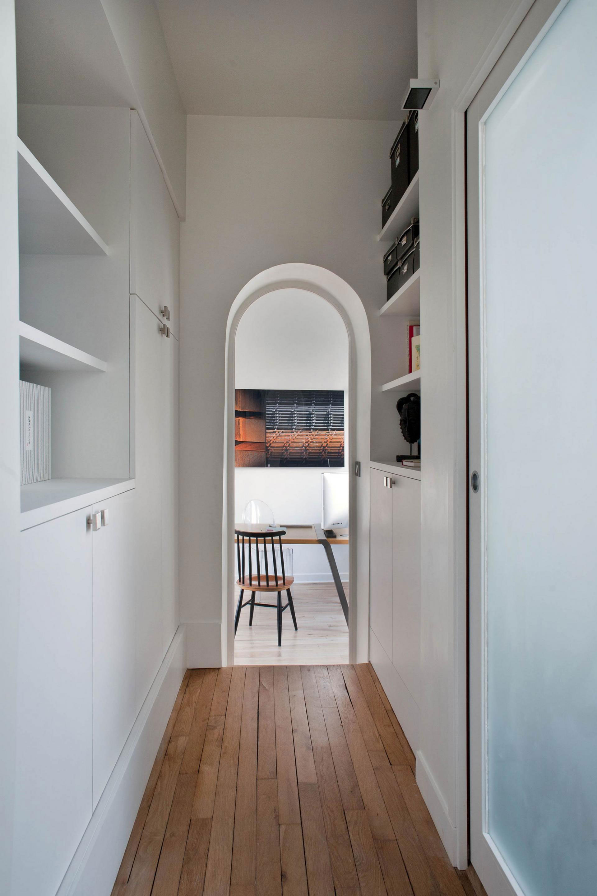 An Elegant House with a Picturesque Decor Done in White and Blue on Bois Colombes by Olivier Chabaud Architecte (20)