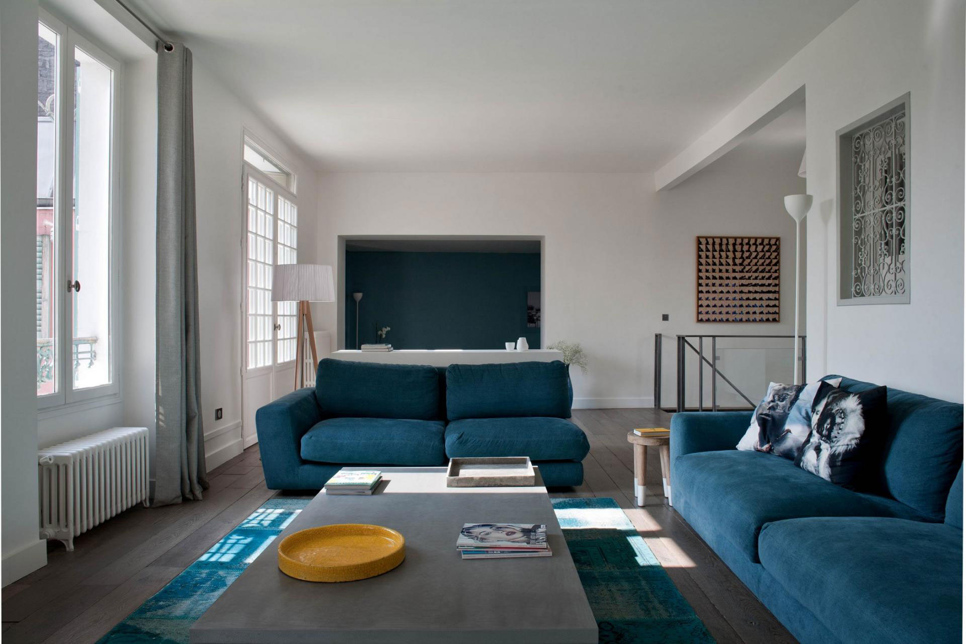 An Elegant House with a Picturesque Decor Done in White and Blue on Bois Colombes by Olivier Chabaud Architecte (3)