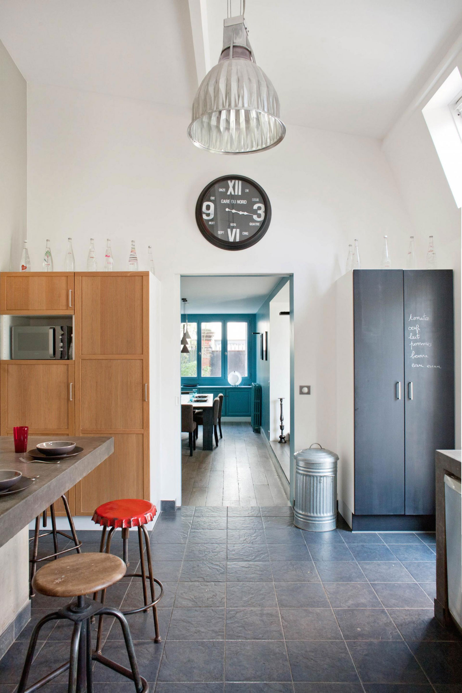 An Elegant House with a Picturesque Decor Done in White and Blue on Bois Colombes by Olivier Chabaud Architecte (5)