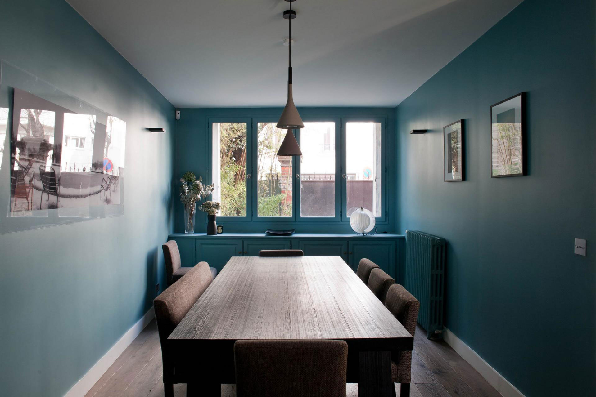 An Elegant House with a Picturesque Decor Done in White and Blue on Bois Colombes by Olivier Chabaud Architecte (6)