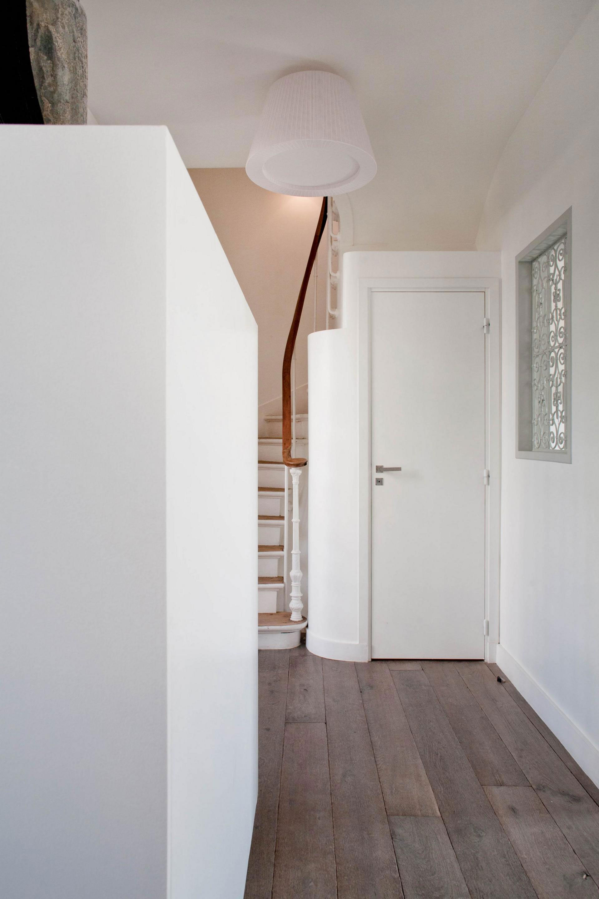 An Elegant House with a Picturesque Decor Done in White and Blue on Bois Colombes by Olivier Chabaud Architecte (9)