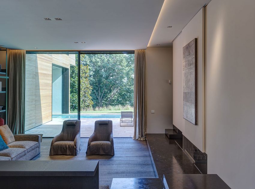 An Elegant and Comfortable Family Home with Private Pool in Milan, Italy by Marco Carini Interior Designer (16)