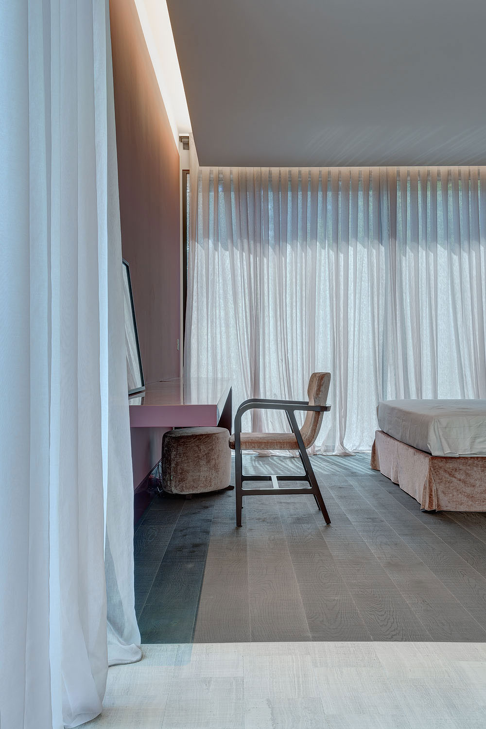 An Elegant and Comfortable Family Home with Private Pool in Milan, Italy by Marco Carini Interior Designer (18)