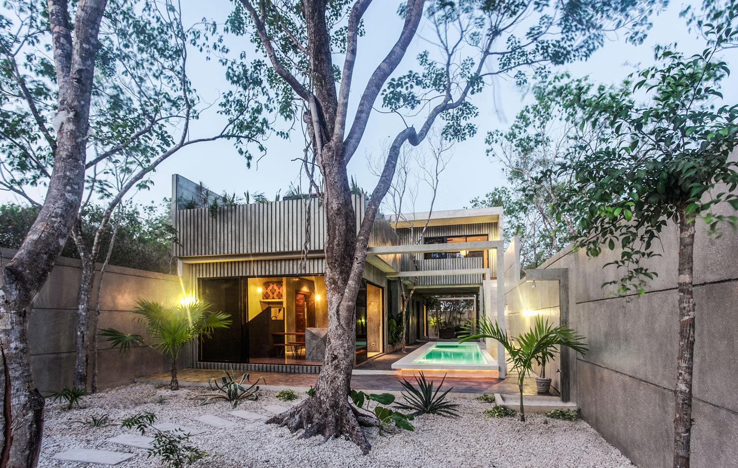 A Colorful and Vibrant House Full of Character and Bold Accents in Tulum, Mexico by Studio Arquitectos (13)