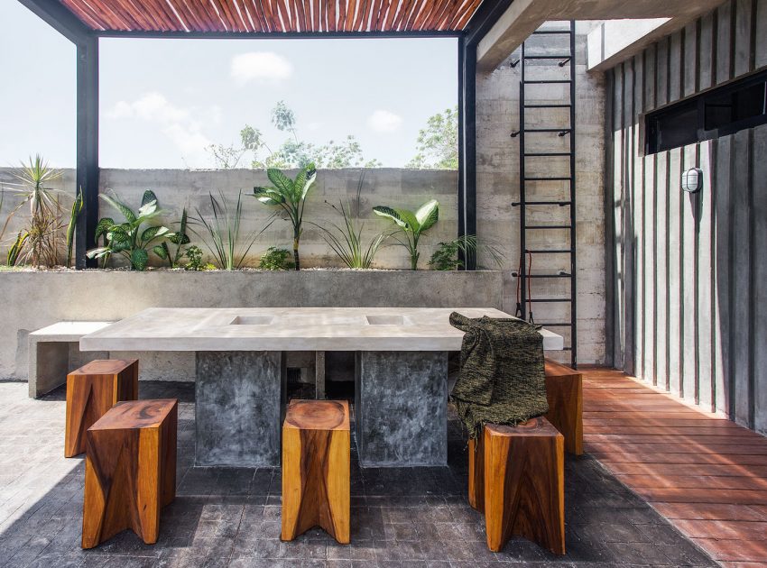 An Exquisite Modern House Full of Character and Bold Accents in Tulum, Mexico by Studio Arquitectos (4)