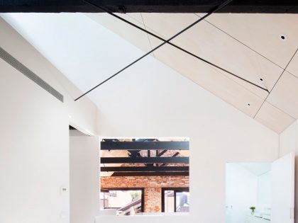 An Industrial Warehouse Converted into Light-Filled Home in Fitzroy, Victoria by Andrew Simpson Architects (14)