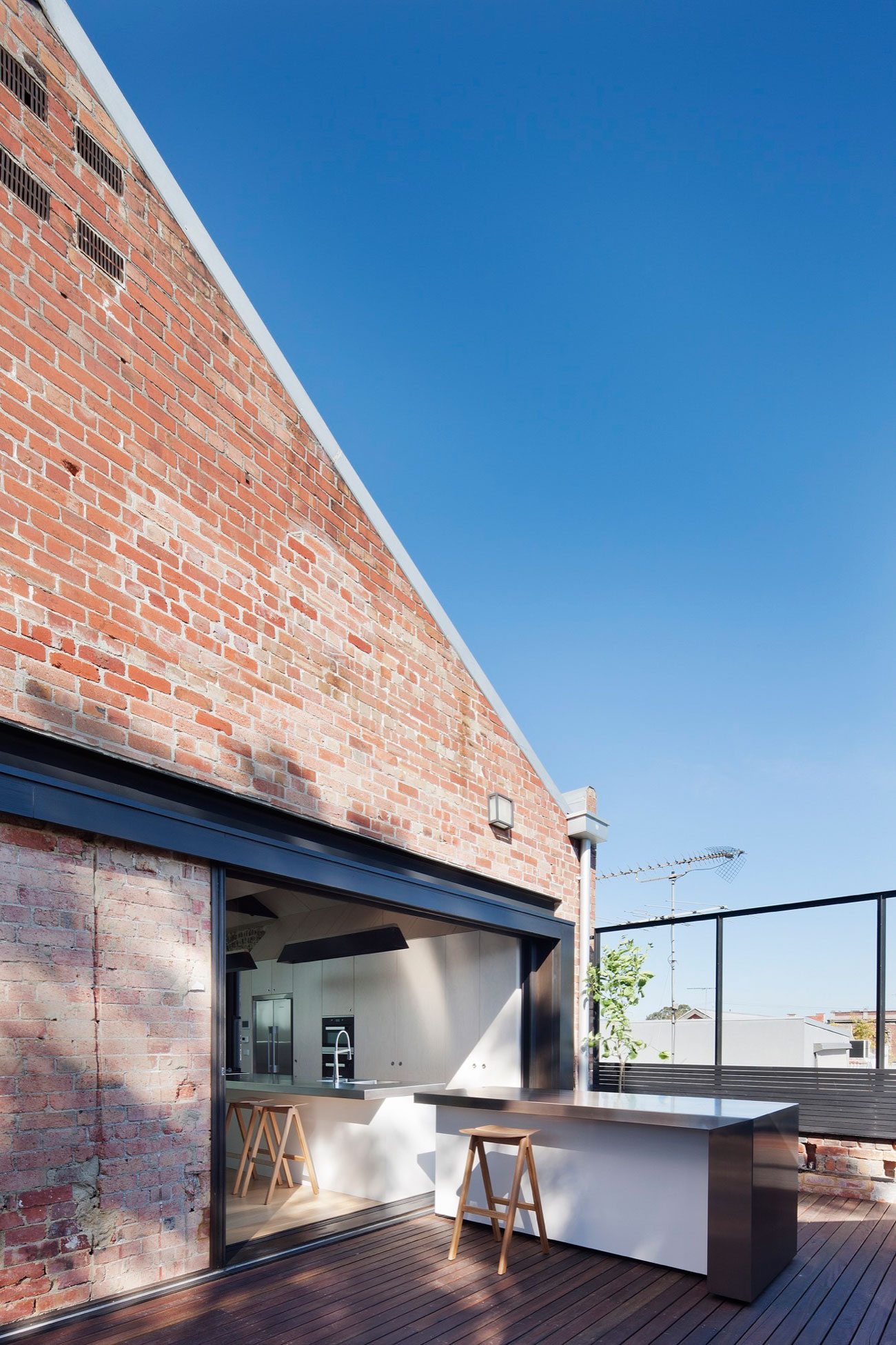 An Industrial Warehouse Converted into Light-Filled Home in Fitzroy, Victoria by Andrew Simpson Architects (2)