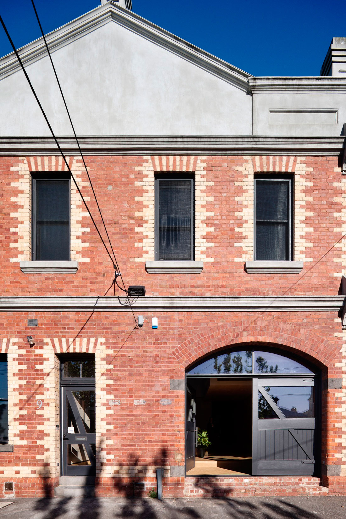 An Industrial Warehouse Converted into Light-Filled Home in Fitzroy, Victoria by Andrew Simpson Architects (3)