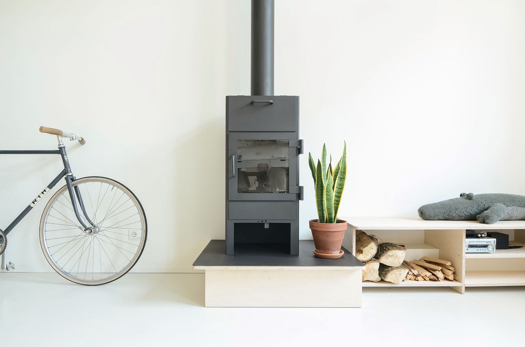 An Old School Building Converted into Swanky Contemporary Apartment in Amsterdam by Standard Studio & CASA architecten (4)