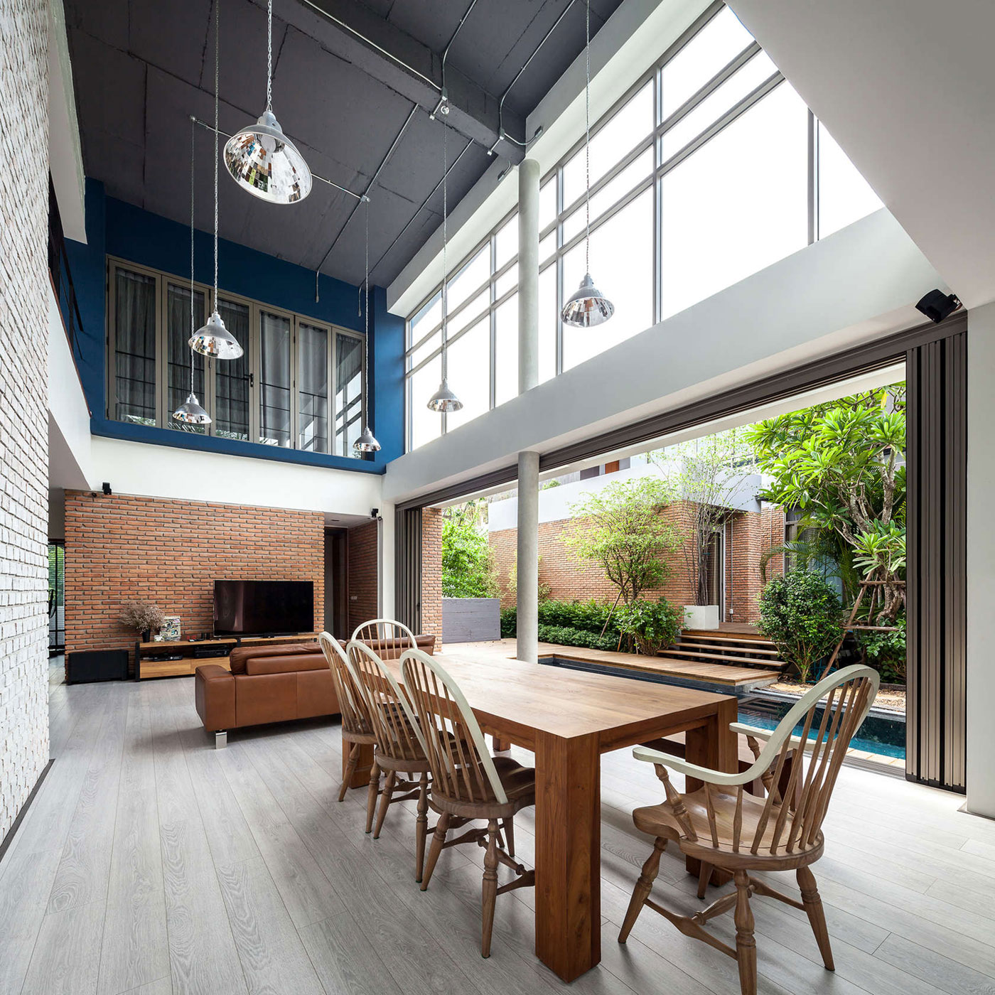 A Striking Modern Industrial House with Sophisticated Accents in Bangkok, Thailand by Alkhemist Architects (10)