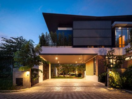 A Striking Modern Industrial House with Sophisticated Accents in Bangkok, Thailand by Alkhemist Architects (17)