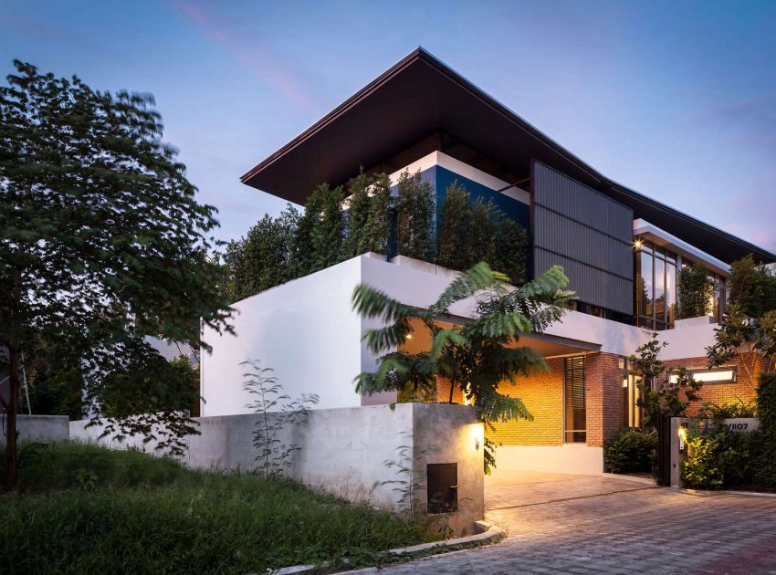 A Striking Modern Industrial House with Sophisticated Accents in Bangkok, Thailand by Alkhemist Architects (18)