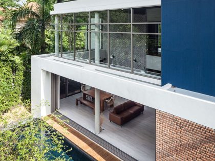 A Striking Modern Industrial House with Sophisticated Accents in Bangkok, Thailand by Alkhemist Architects (2)