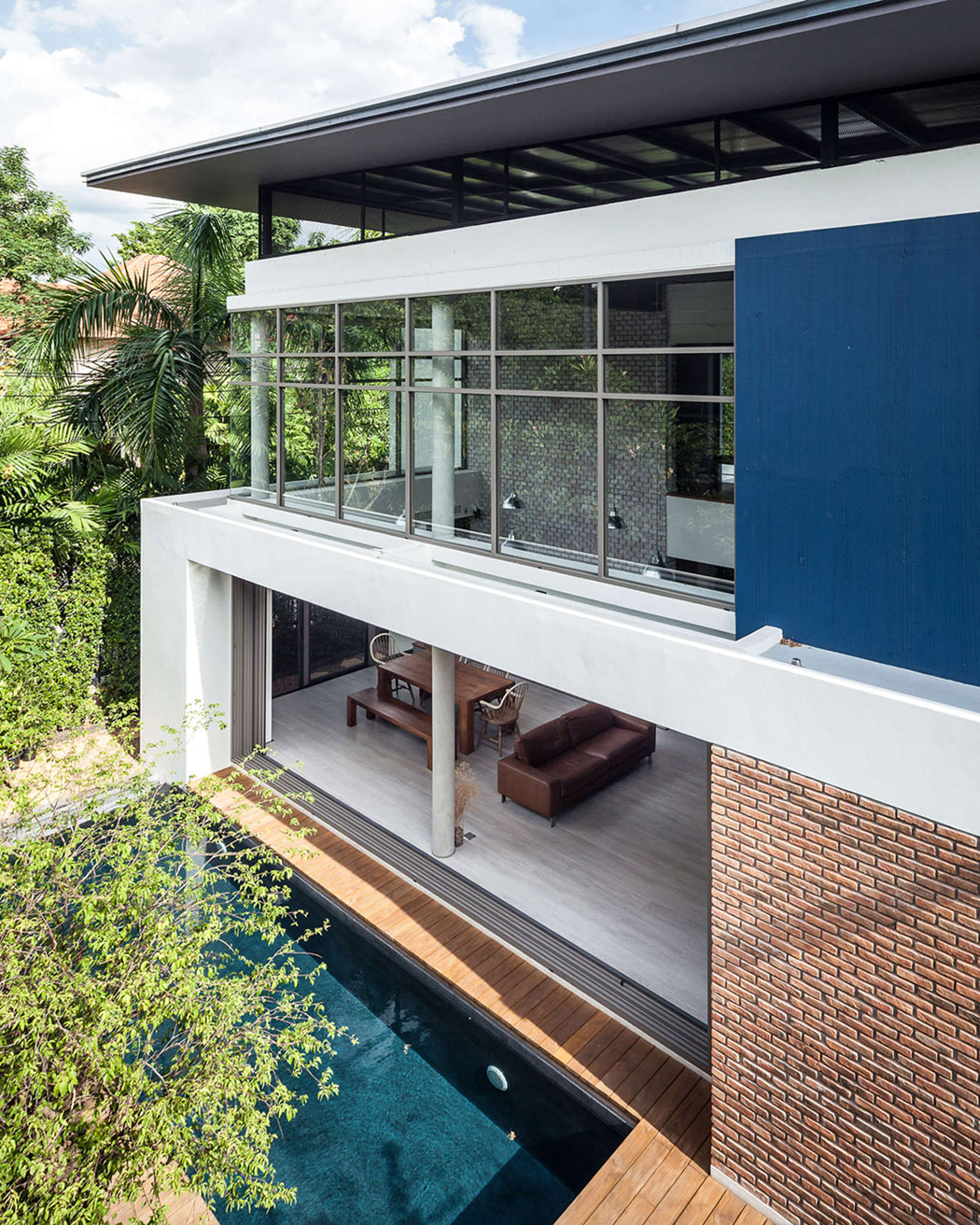 A Striking Modern Industrial House with Sophisticated Accents in Bangkok, Thailand by Alkhemist Architects (2)