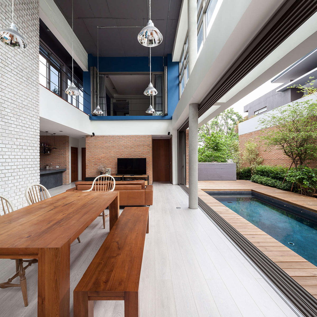 A Striking Modern Industrial House with Sophisticated Accents in Bangkok, Thailand by Alkhemist Architects (9)